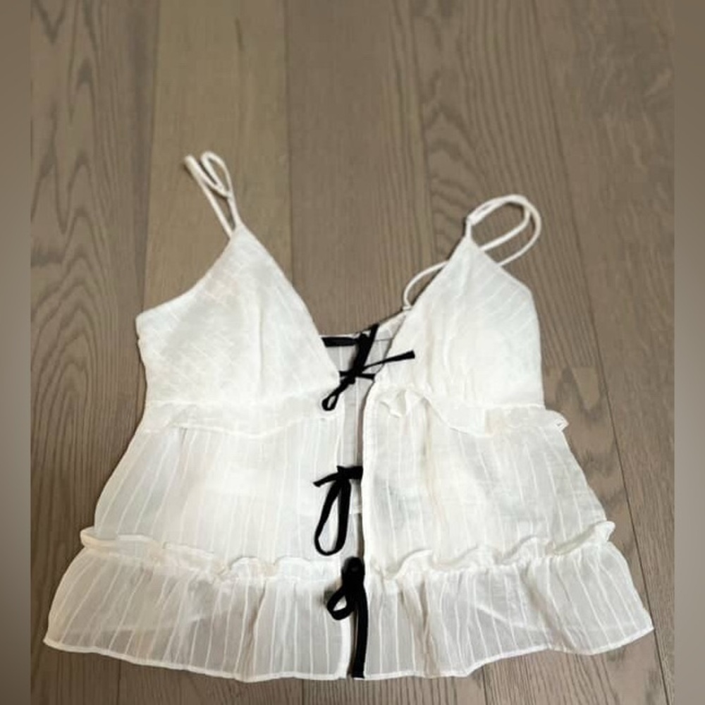 BRAND NEW TOP